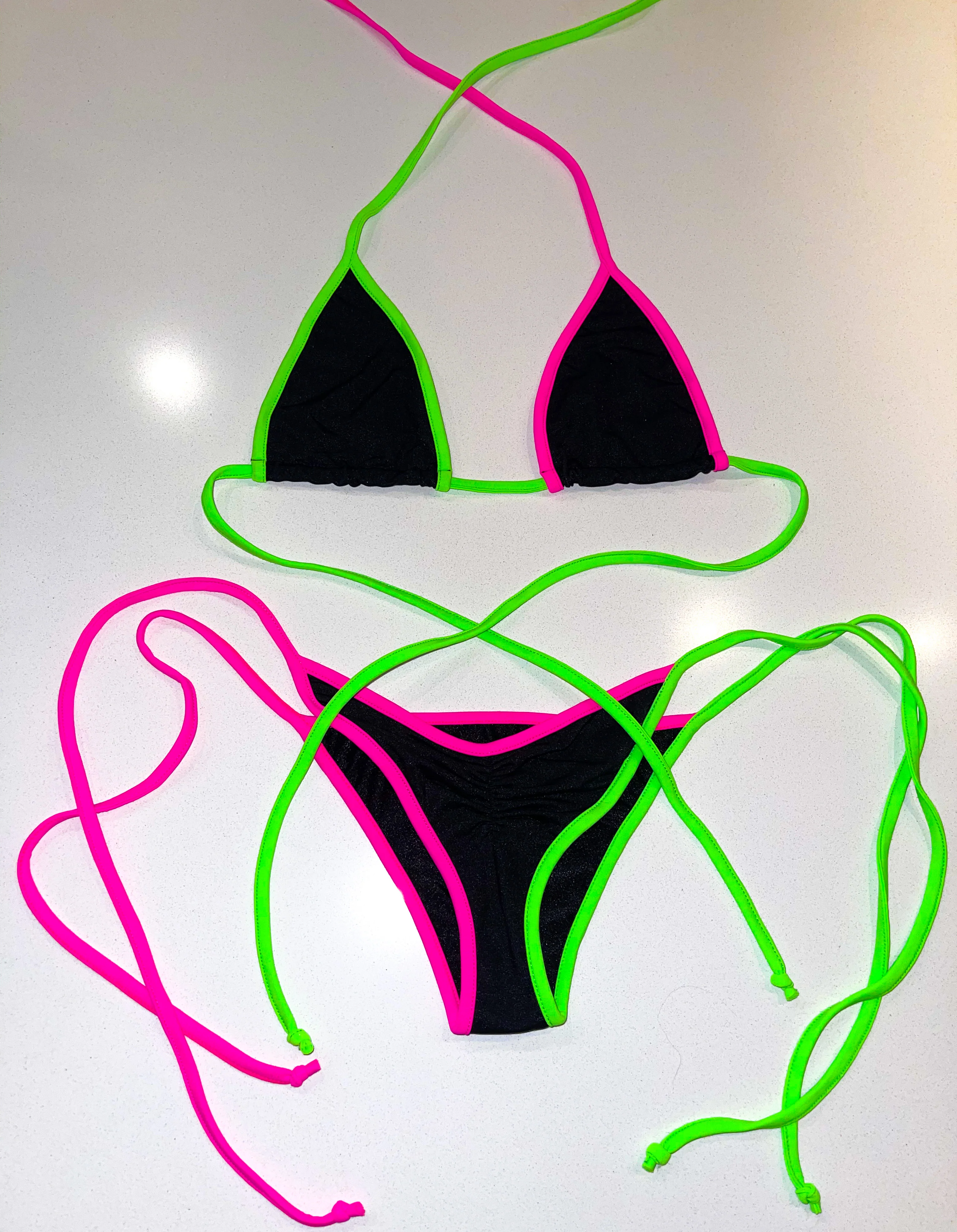 Split color neon bikini - Image 8
